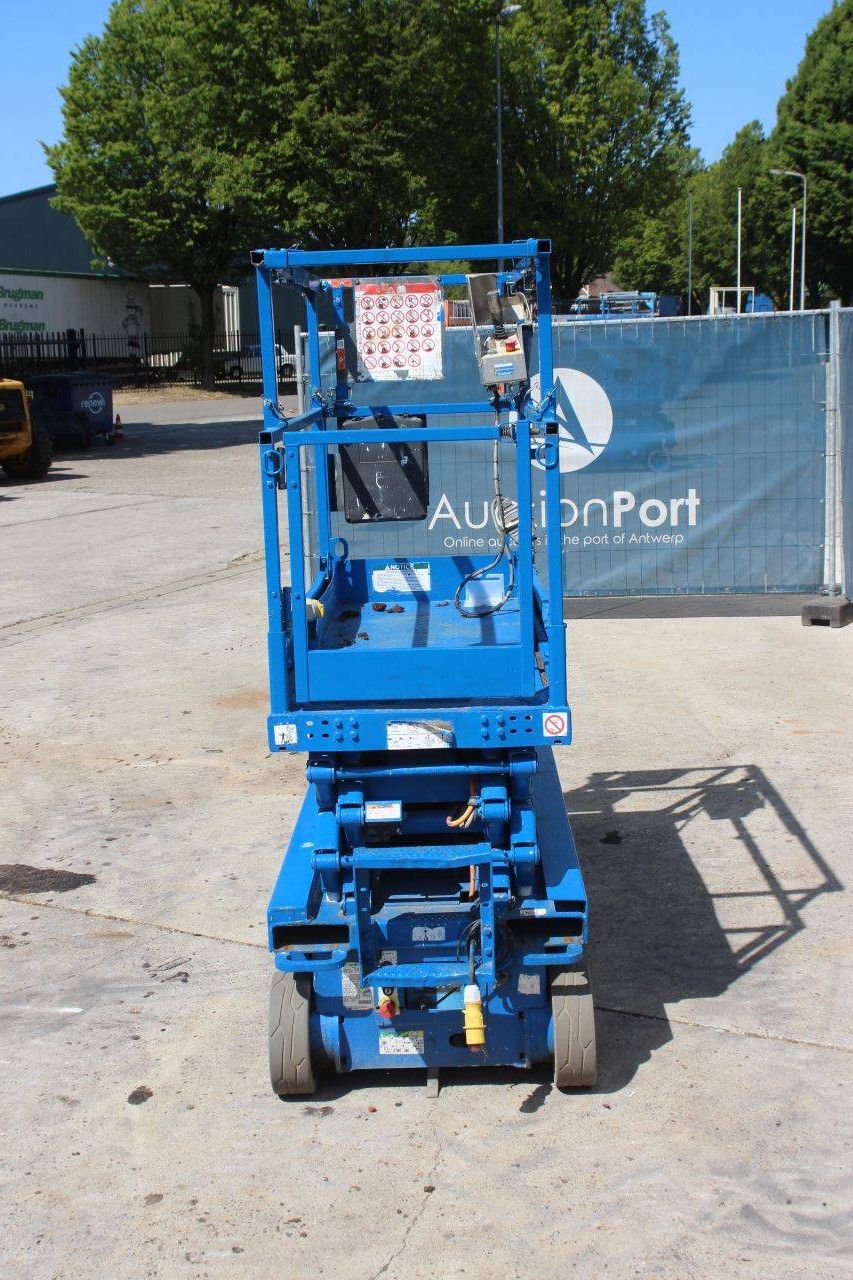 Skyjack SJIII-3219 Electric Scissor Lift 227kg 7.8m 2012