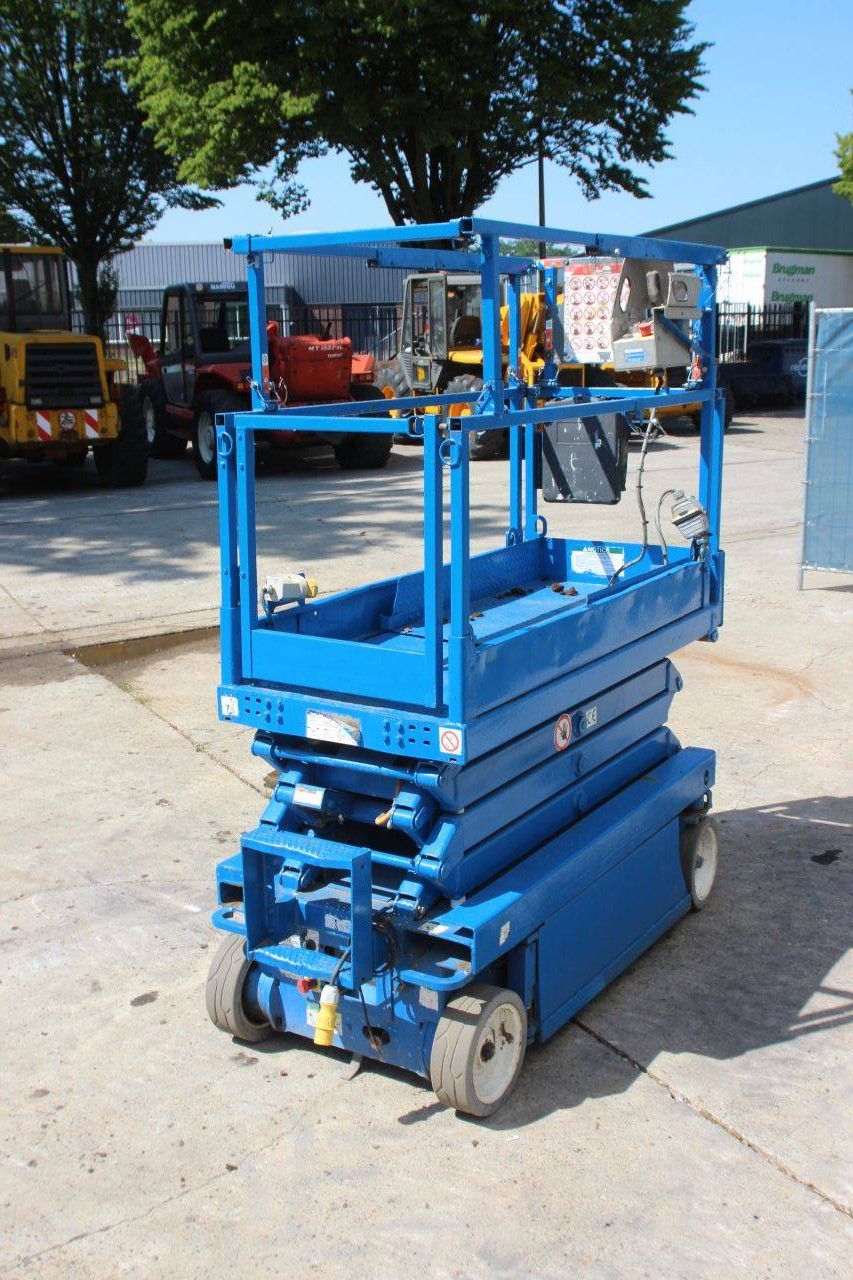 Skyjack SJIII-3219 Electric Scissor Lift 227kg 7.8m 2012