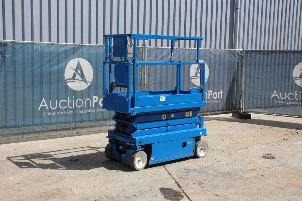 Skyjack SJIII-3219 Electric Scissor Lift 227kg 7.8m 2012