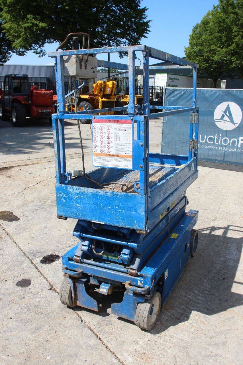 Skyjack SJ III-3219 Electric Scissor Lift 227kg 7.8m 2012