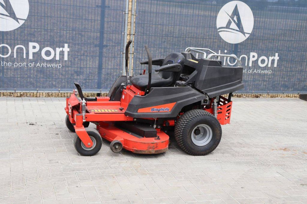 Zitmaaier Zero Turn Simplicity Courier Benzine