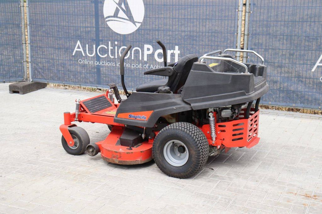 Zitmaaier Zero Turn Simplicity Courier Benzine