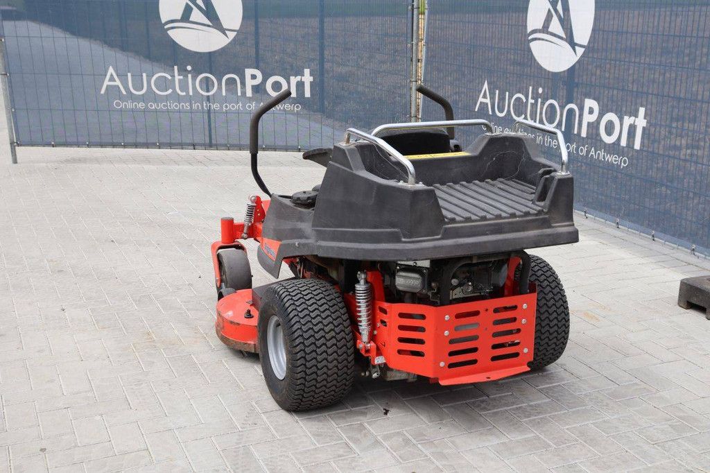 Zitmaaier Zero Turn Simplicity Courier Benzine