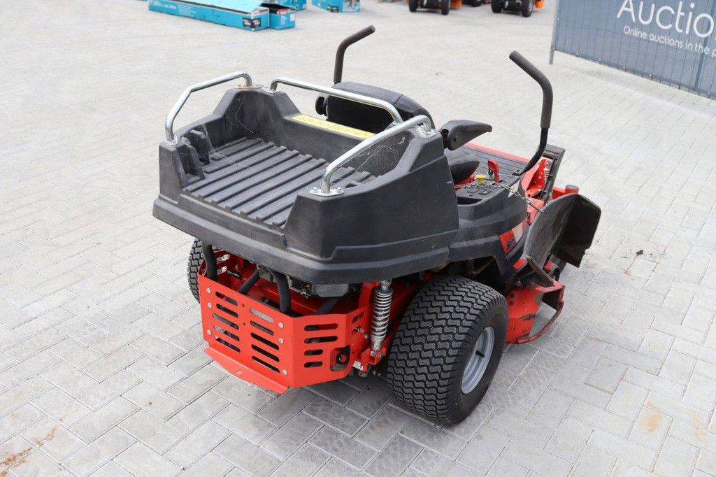 Zitmaaier Zero Turn Simplicity Courier Benzine