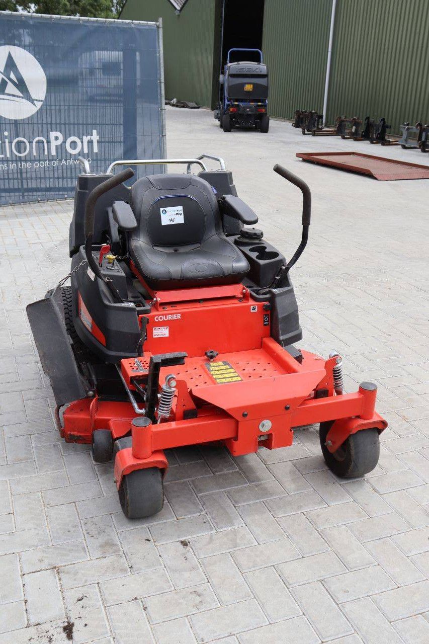 Zitmaaier Zero Turn Simplicity Courier Benzine