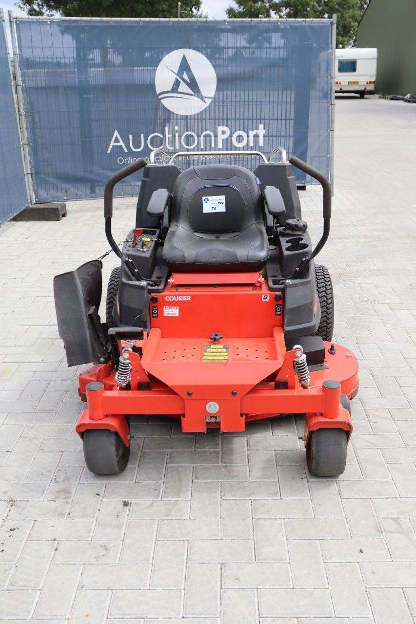 Zitmaaier Zero Turn Simplicity Courier Benzine