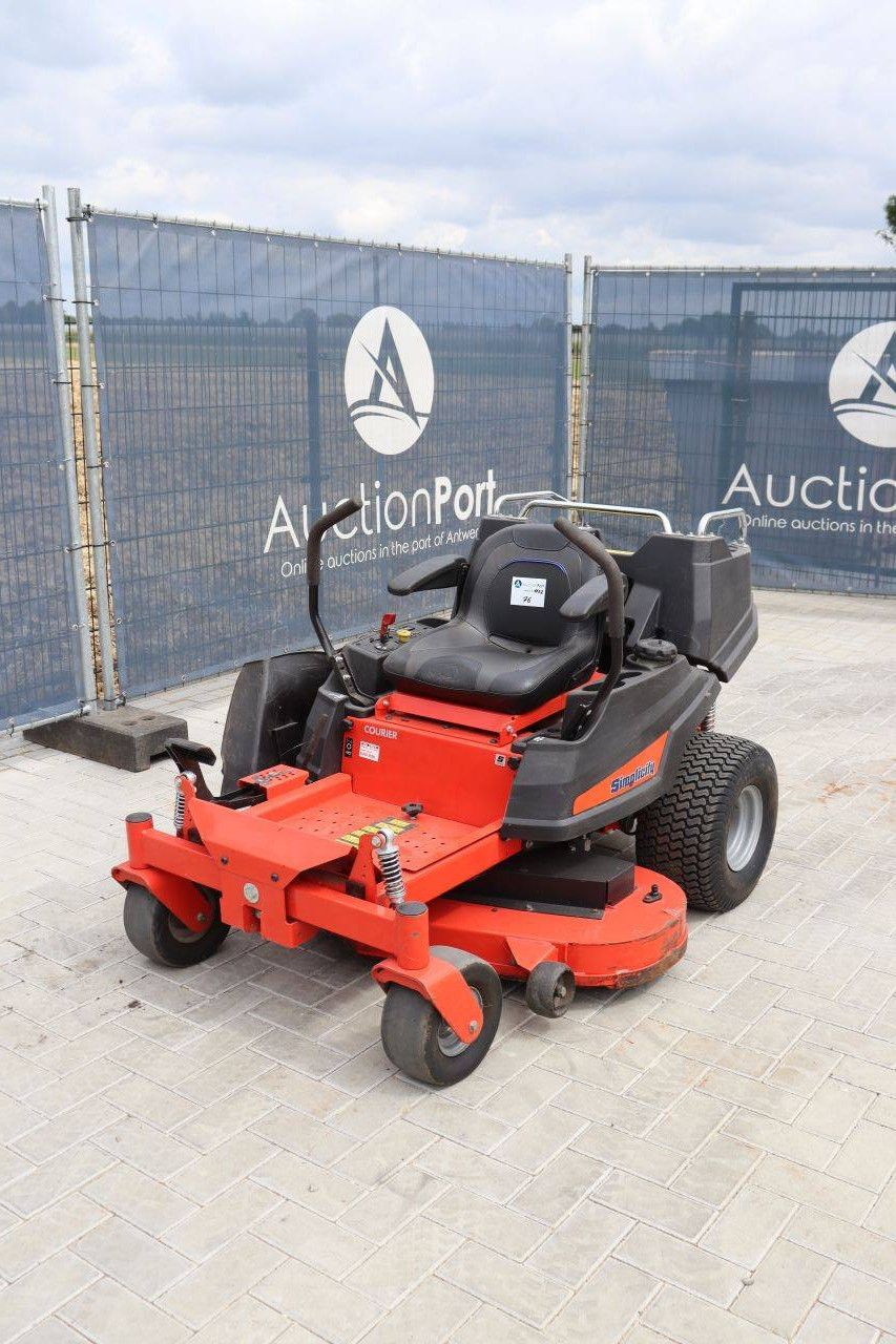 Zitmaaier Zero Turn Simplicity Courier Benzine