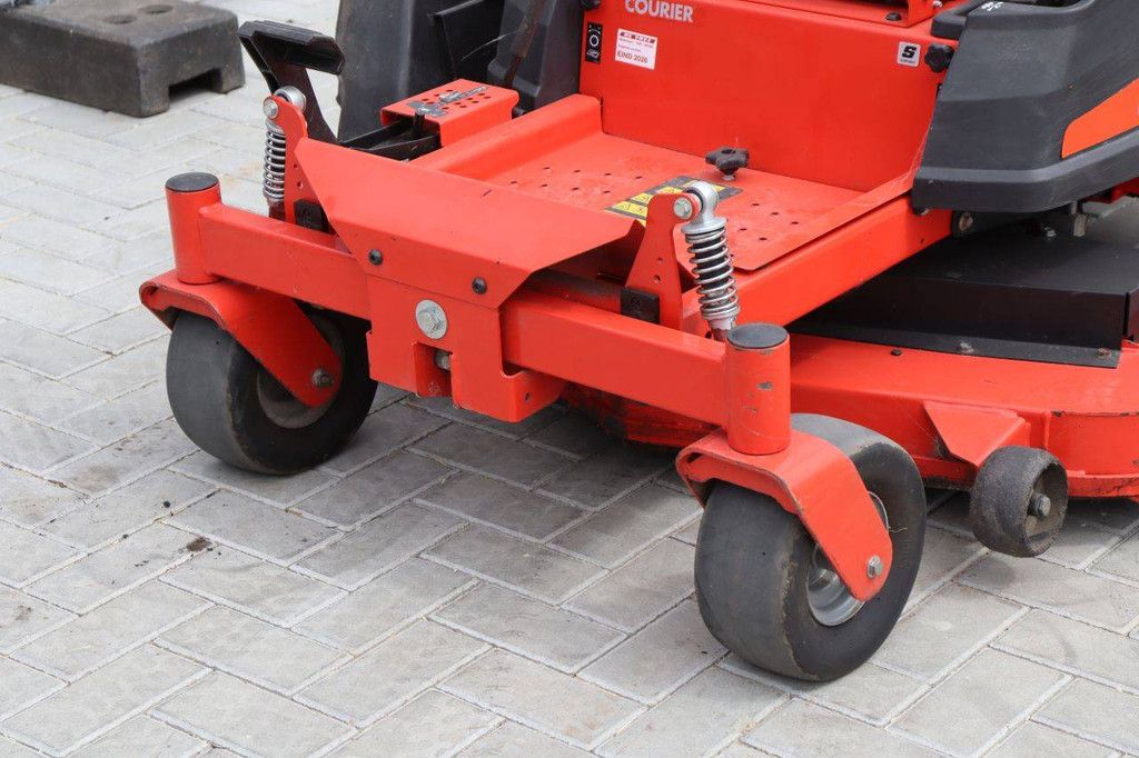 Zitmaaier Zero Turn Simplicity Courier Benzine