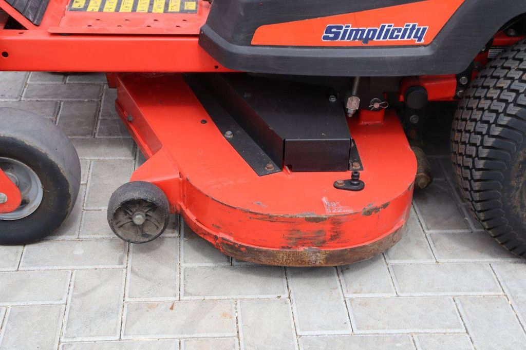 Zitmaaier Zero Turn Simplicity Courier Benzine