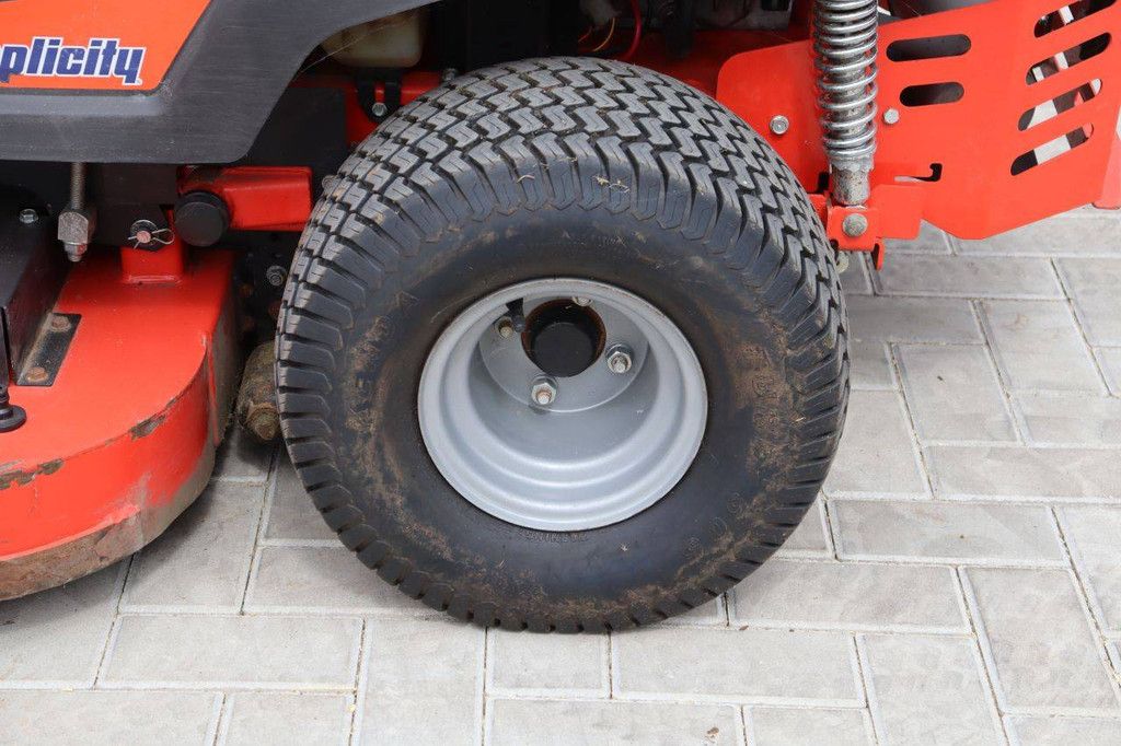 Zitmaaier Zero Turn Simplicity Courier Benzine