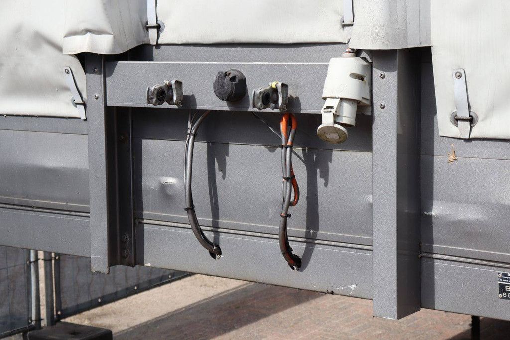 Baldinger 7000 5200kg 2000 curtain-sided semi-trailer (Margin)