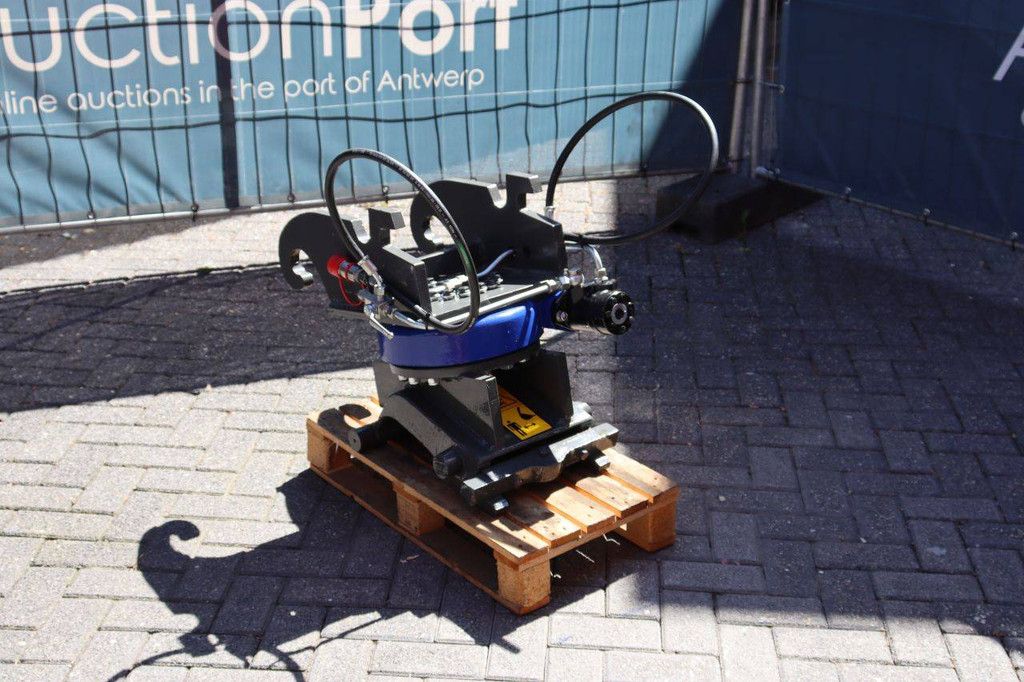 Rotary adapter CW10 with hydraulic quick coupler Granit 2025