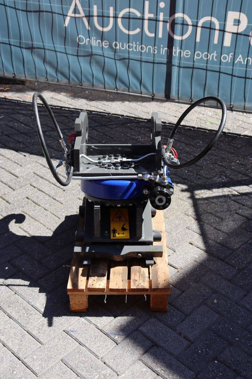 Rotary adapter CW10 with hydraulic quick coupler Granit 2025
