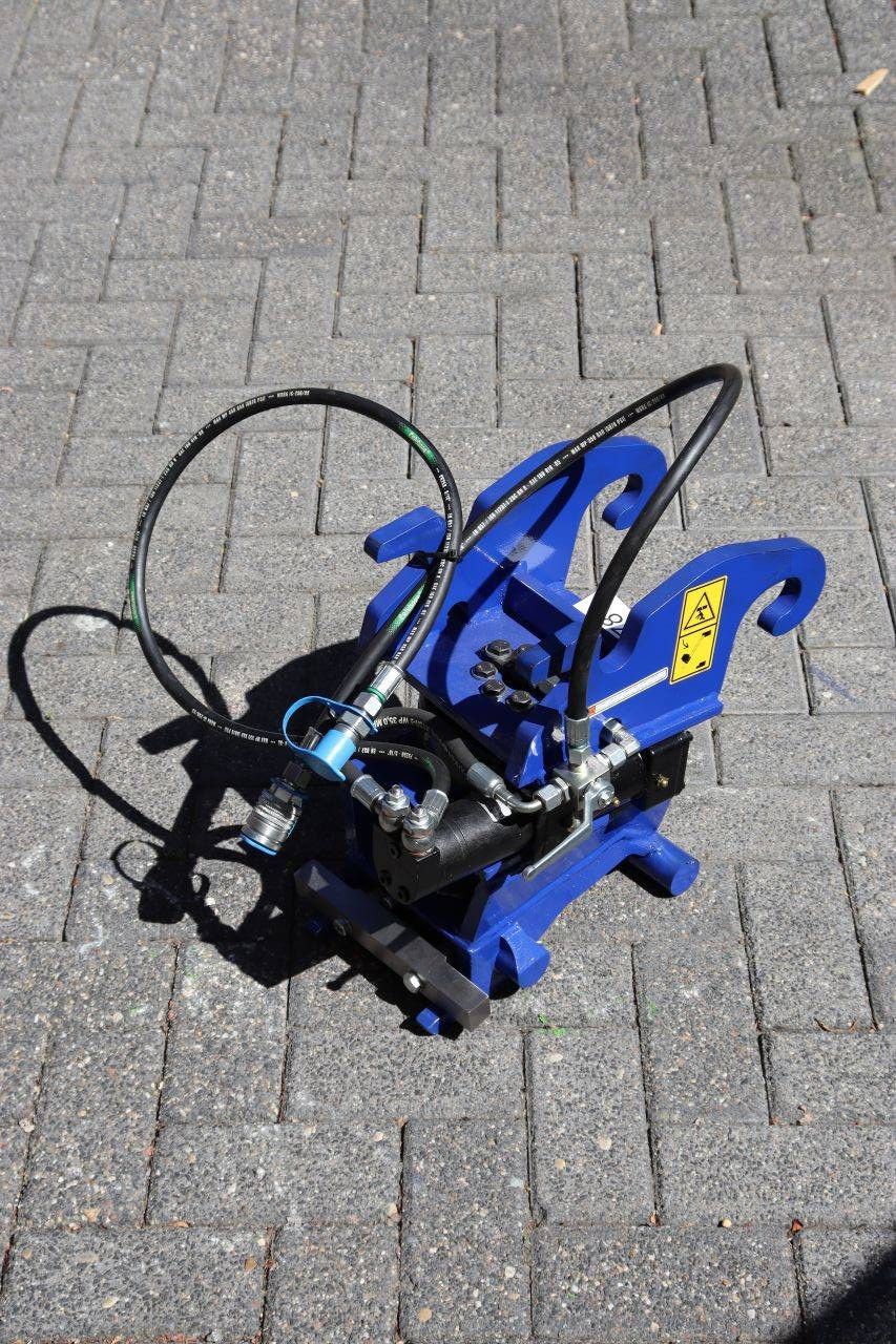 Rotary adapter tilt unit Cw05 with hydraulic quick coupler 2025