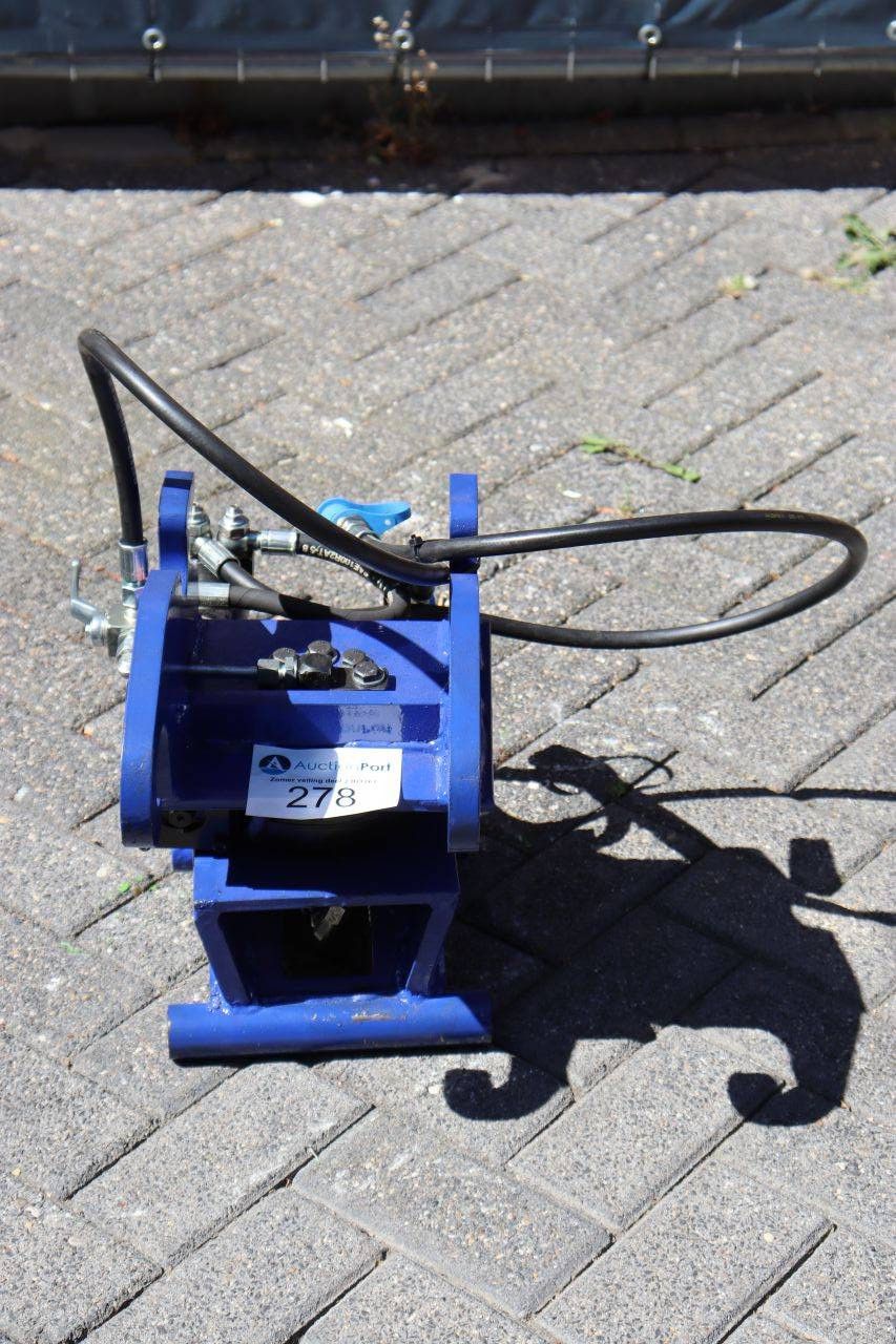 Rotary adapter tilt unit Cw05 with hydraulic quick coupler 2025
