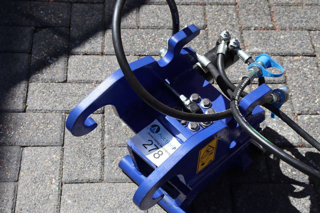 Rotary adapter tilt unit Cw05 with hydraulic quick coupler 2025