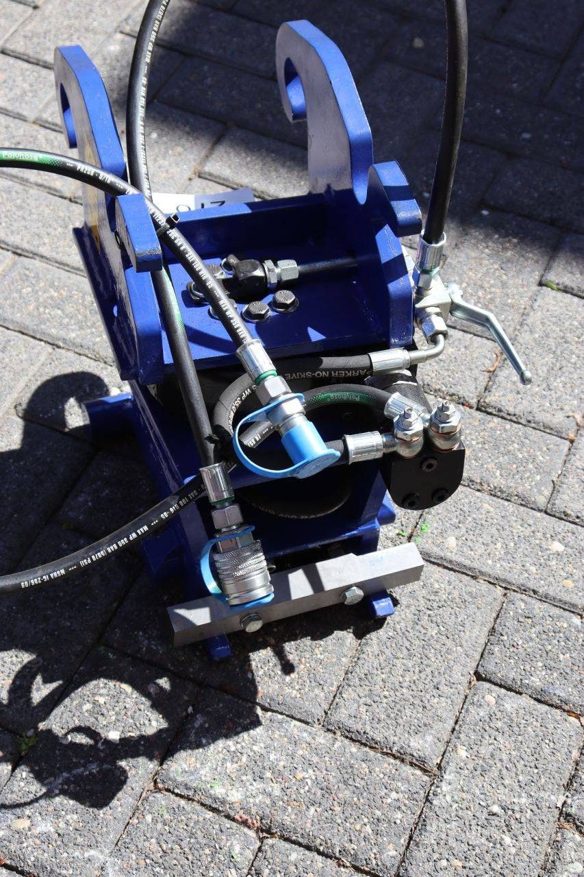 Rotary adapter tilt unit Cw05 with hydraulic quick coupler 2025