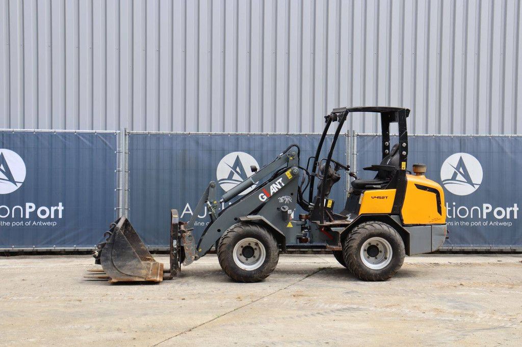 Articulated loader Giant V452T Diesel 33kW 2011