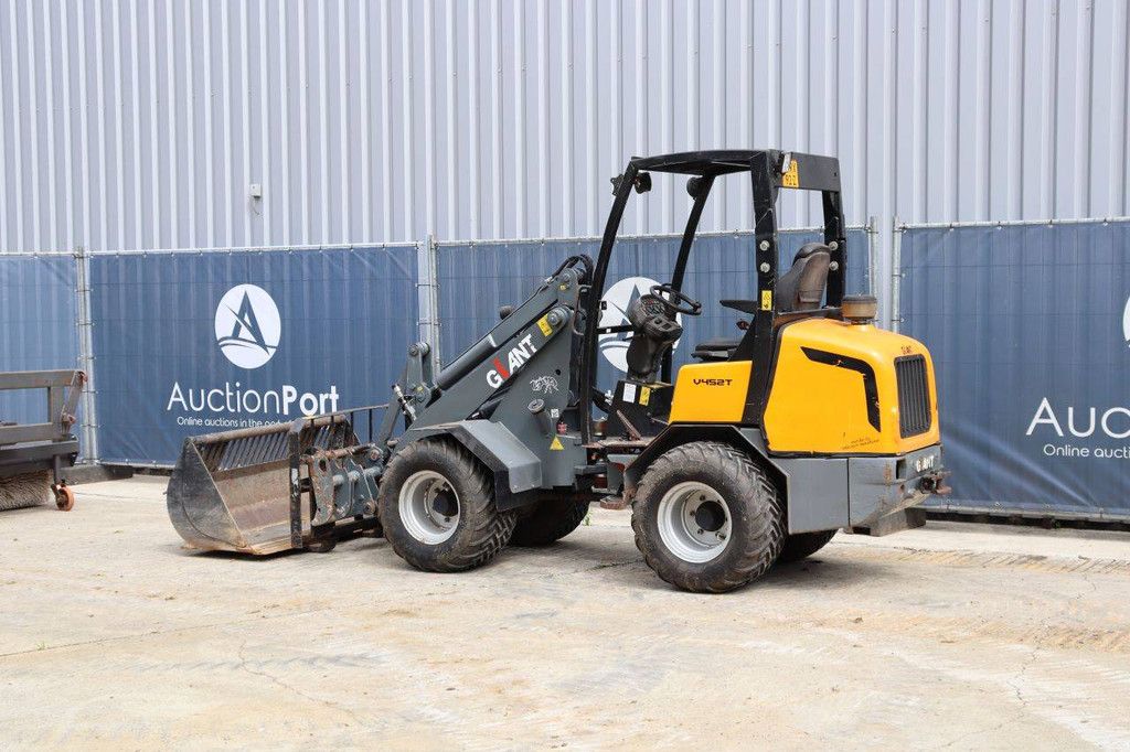 Articulated loader Giant V452T Diesel 33kW 2011