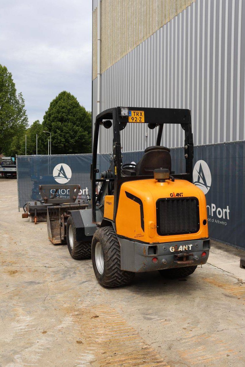 Articulated loader Giant V452T Diesel 33kW 2011