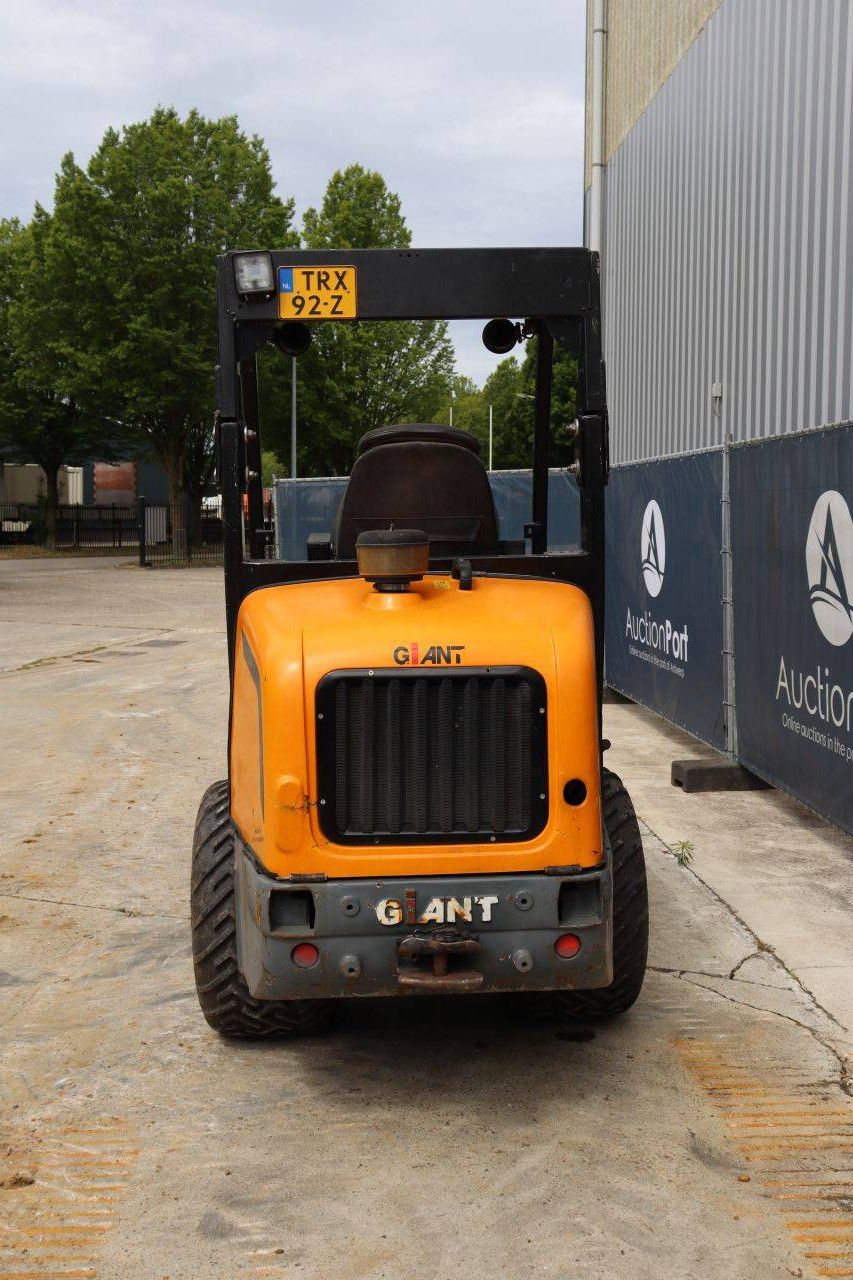 Articulated loader Giant V452T Diesel 33kW 2011