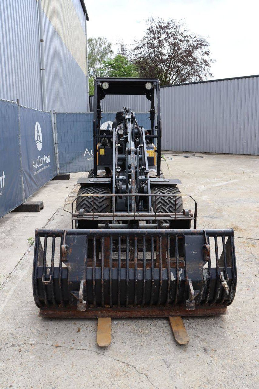 Articulated loader Giant V452T Diesel 33kW 2011