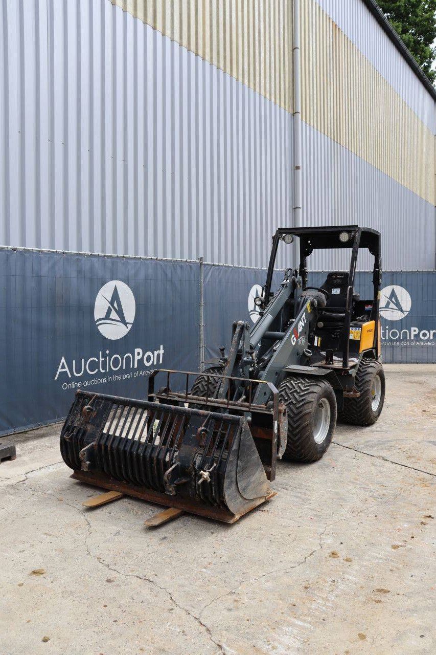 Articulated loader Giant V452T Diesel 33kW 2011
