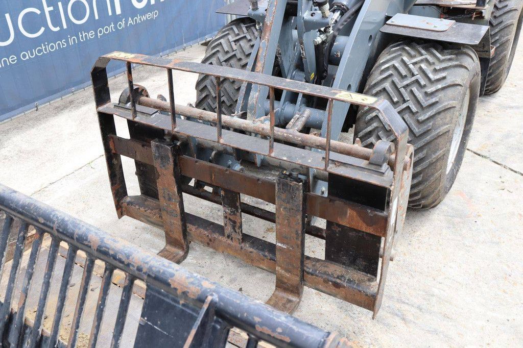 Articulated loader Giant V452T Diesel 33kW 2011