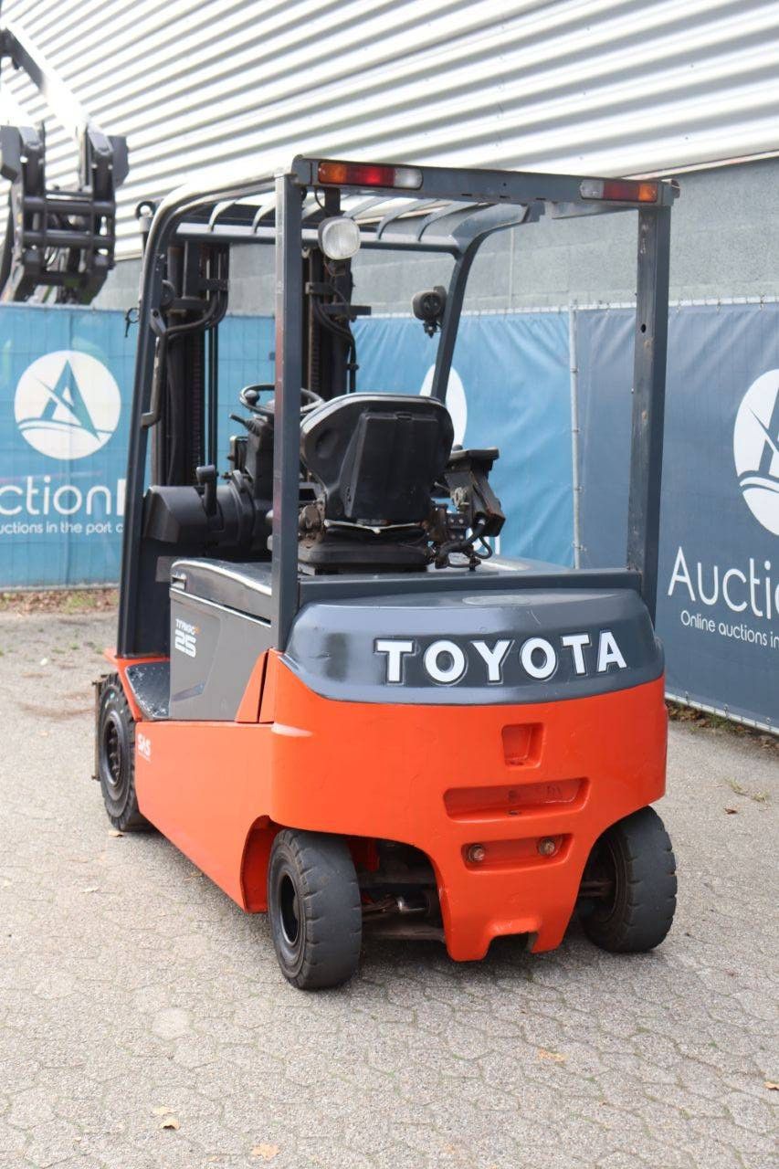 Toyota 8FBMT25 Electric Forklift 2500kg 5.5m 2013