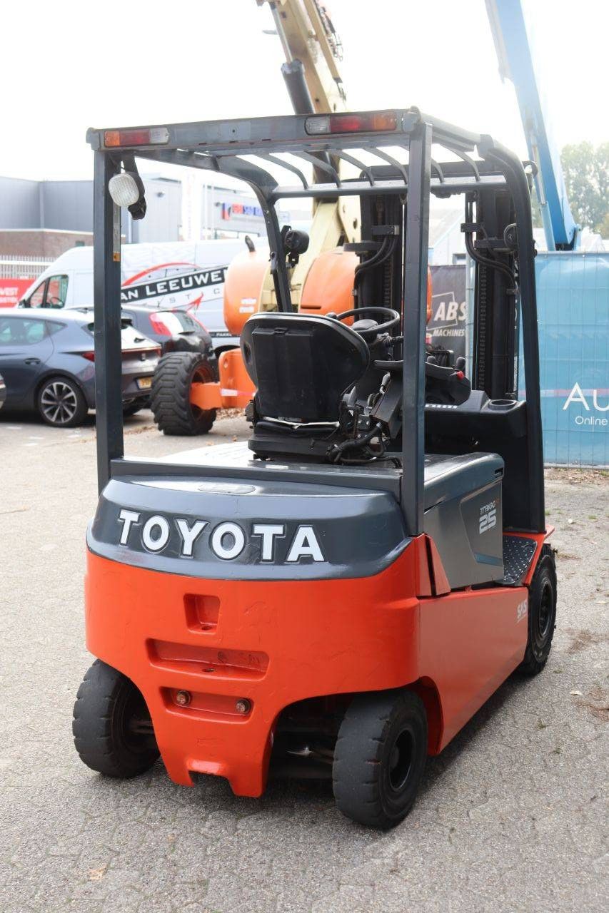 Toyota 8FBMT25 Electric Forklift 2500kg 5.5m 2013