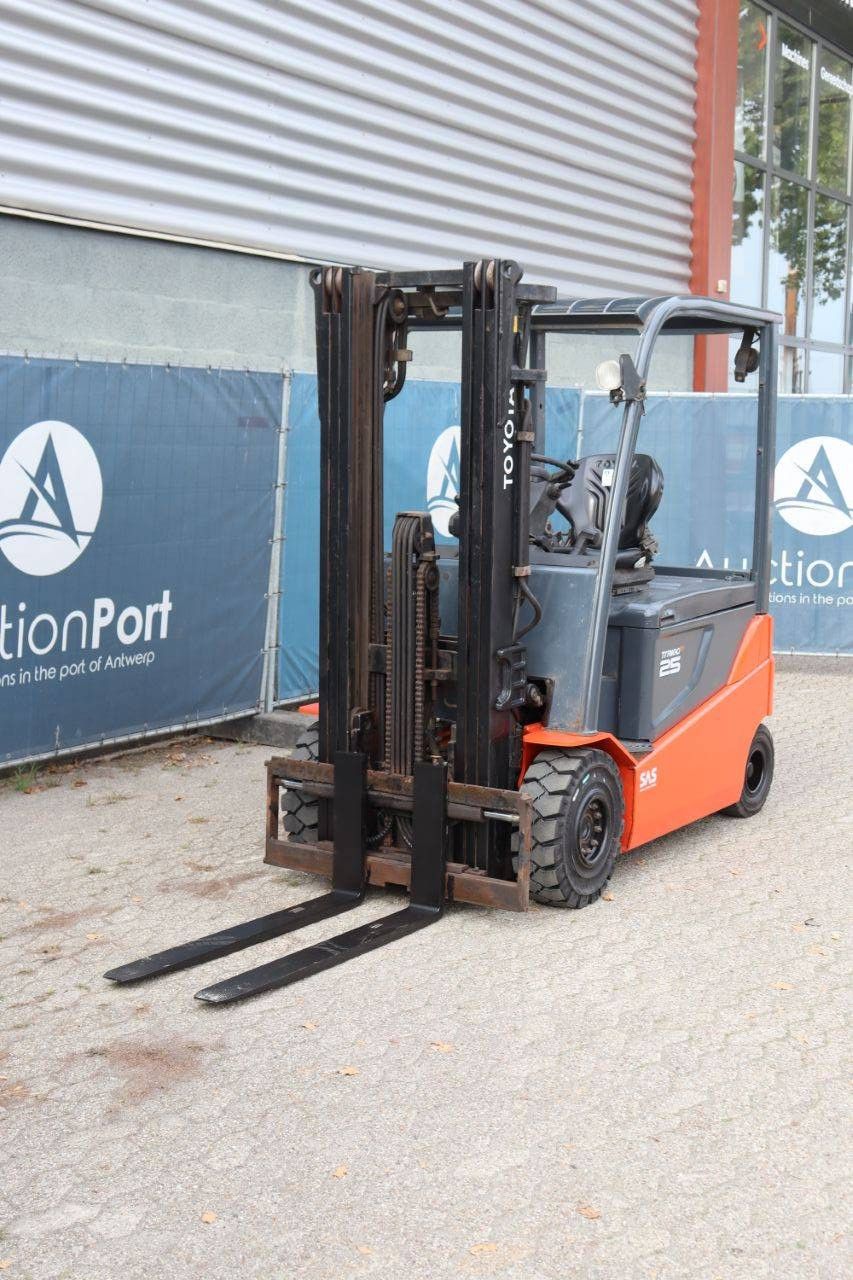 Toyota 8FBMT25 Electric Forklift 2500kg 5.5m 2013
