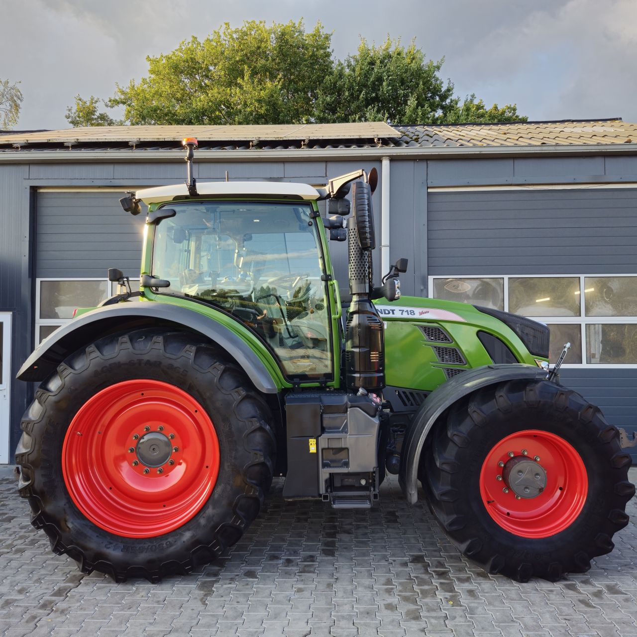 Fendt 718 Vario S4 profi plus