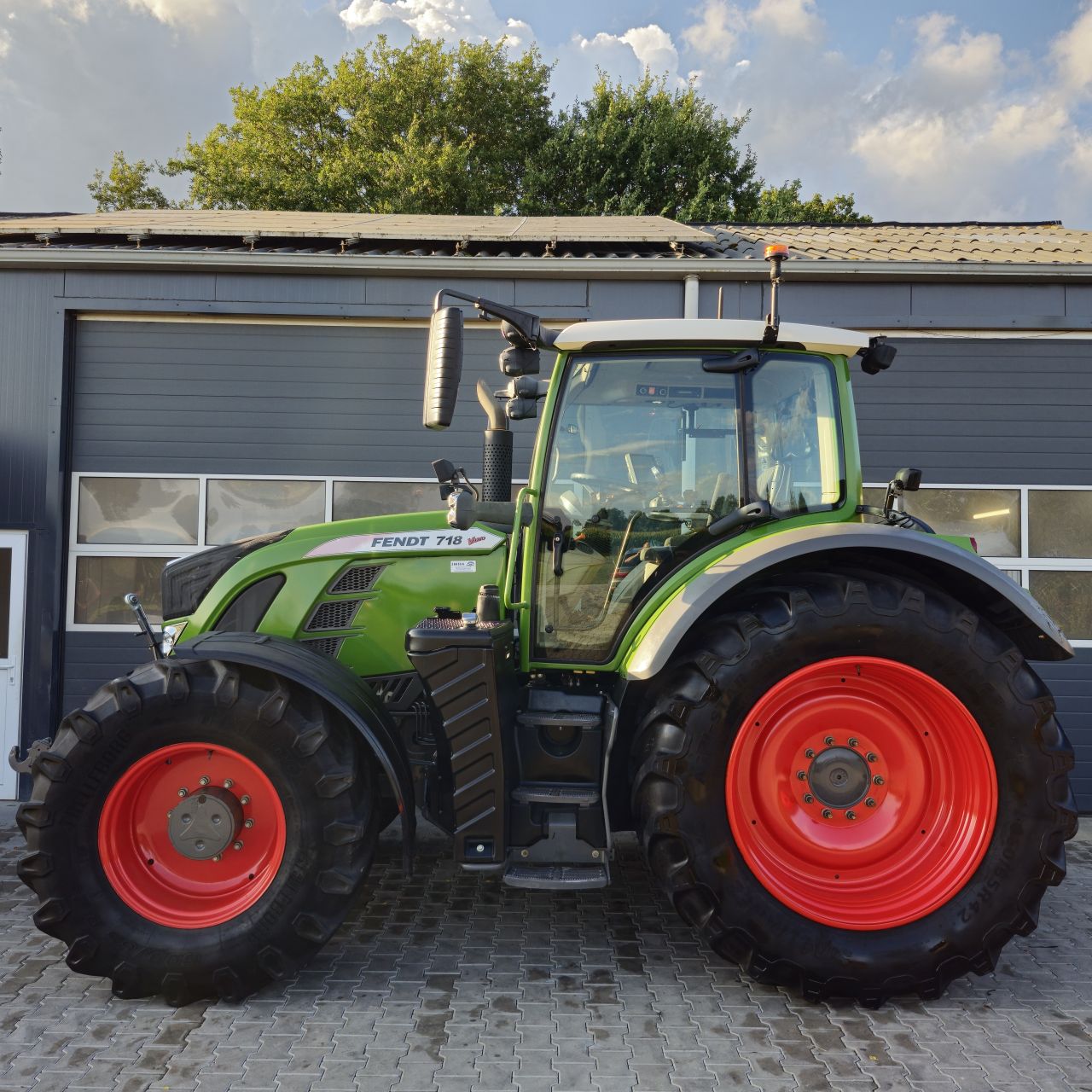Fendt 718 Vario S4 profi plus