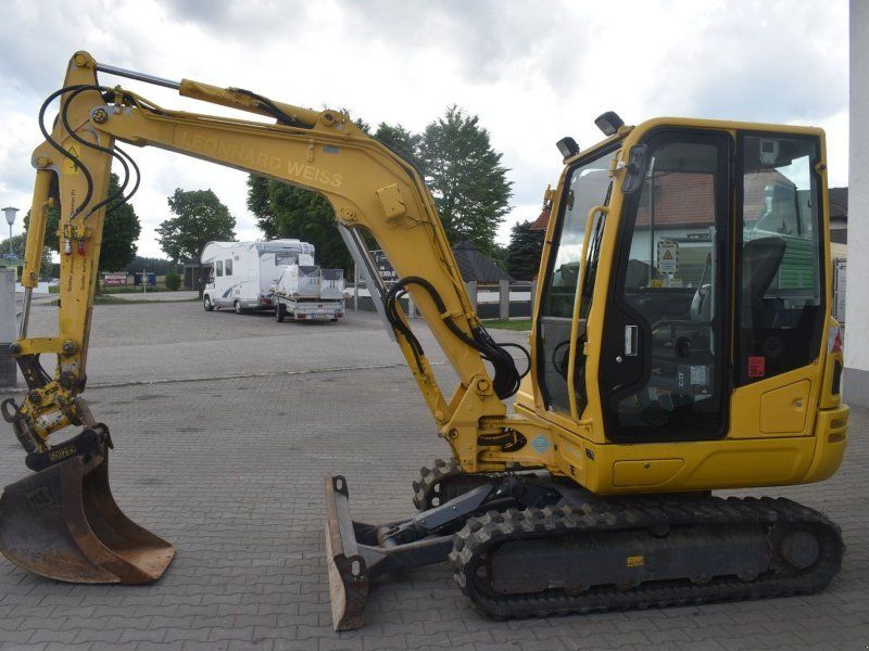 Takeuchi TB240 mit Powertilt