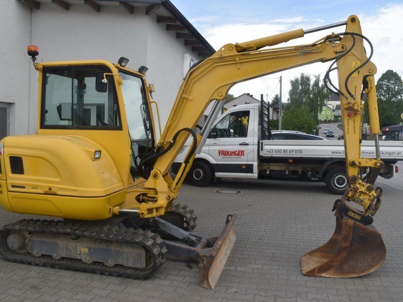Takeuchi TB240 mit Powertilt