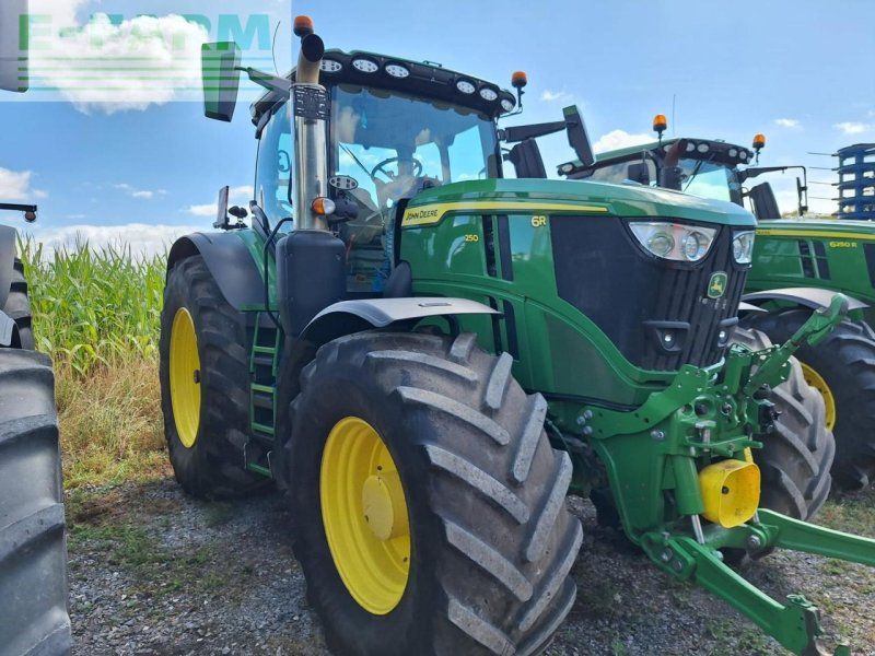 John Deere 6R 250