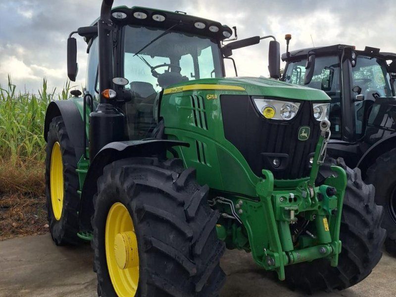 John Deere 6215R