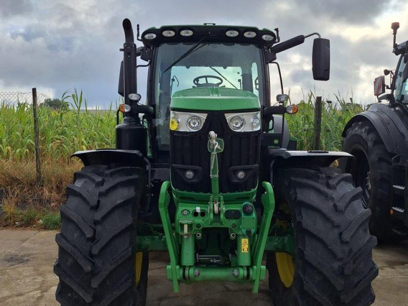 John Deere 6215R