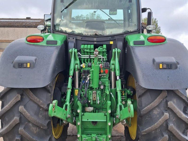 John Deere 6215R