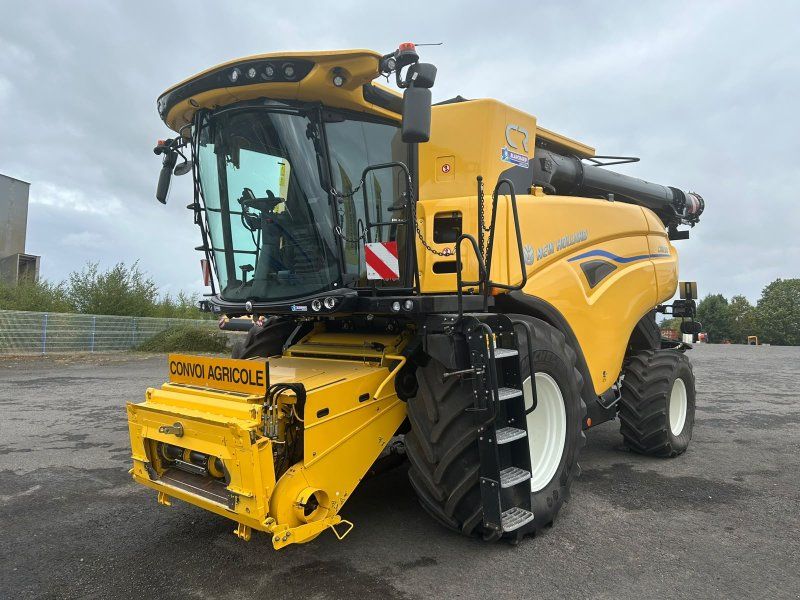 New Holland CR 8.90