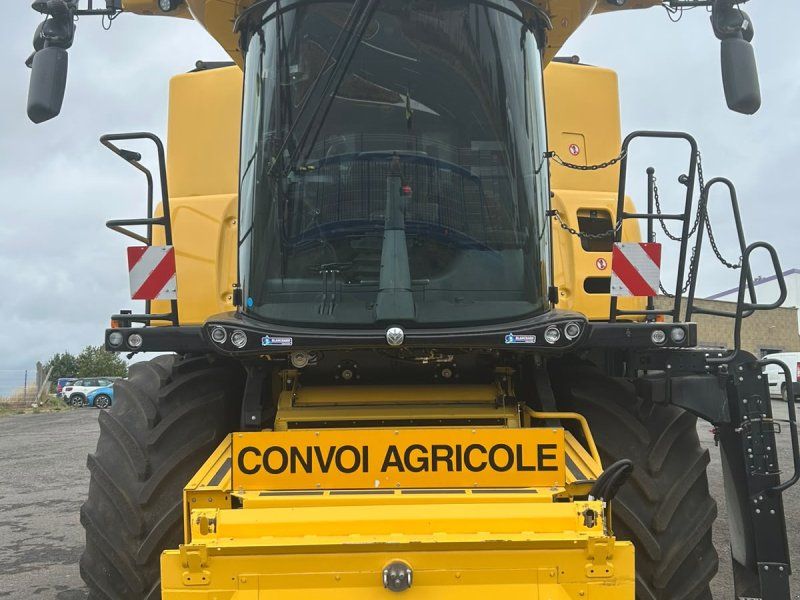 New Holland CR 8.90