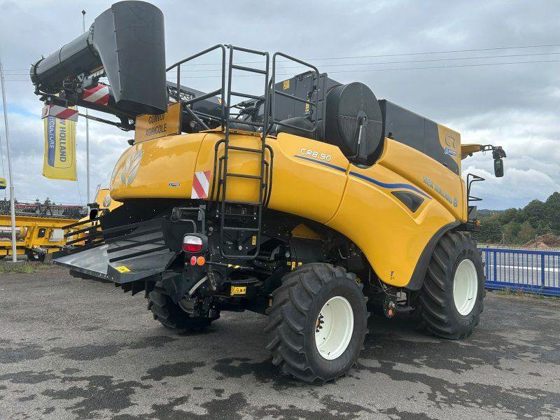New Holland CR 8.90