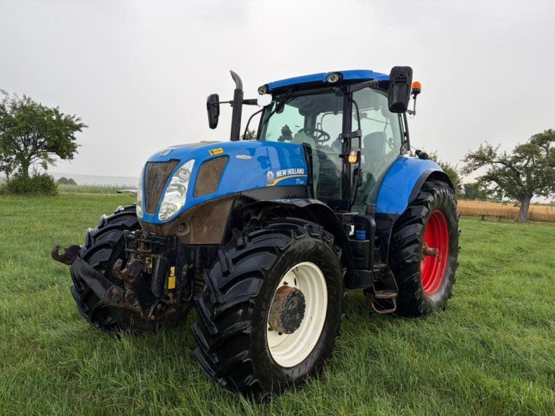 New Holland T7 220