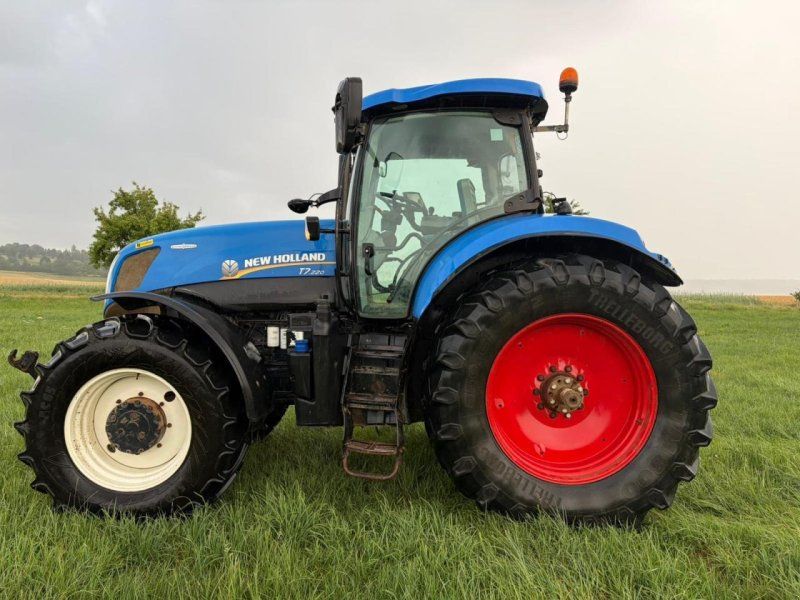 New Holland T7 220
