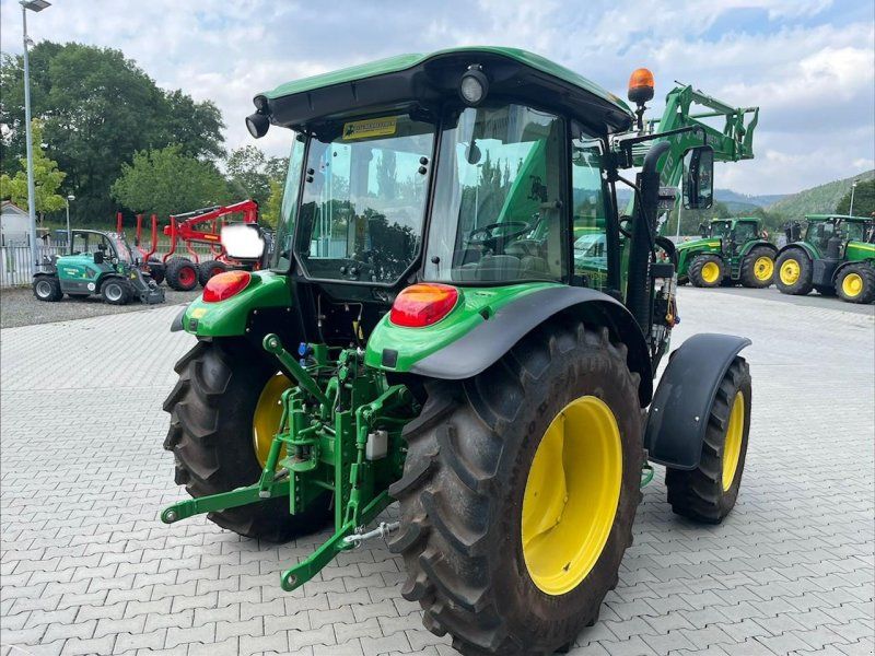 John Deere 5067E