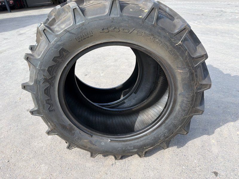 440/65 R28