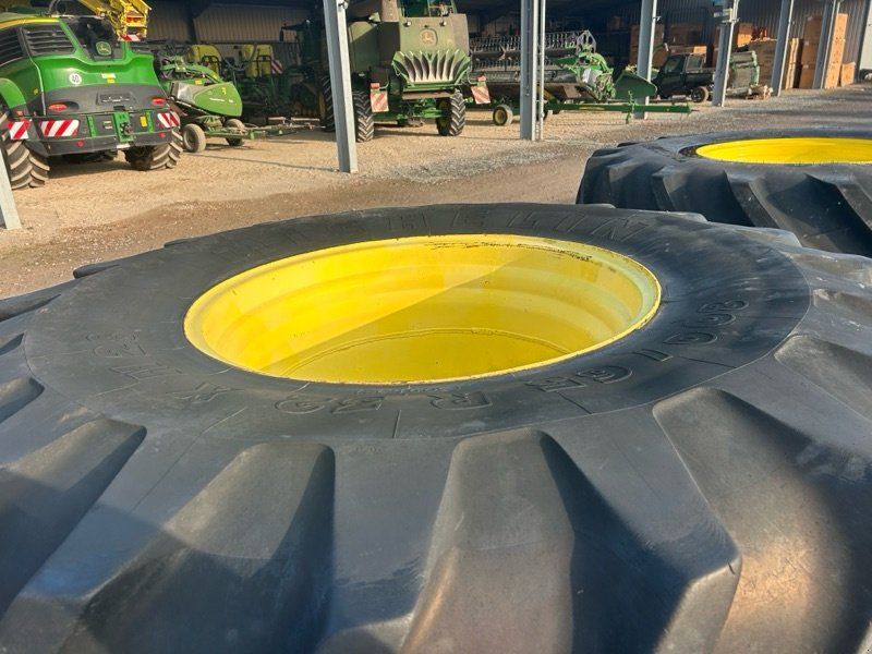 Michelin 800/65R32