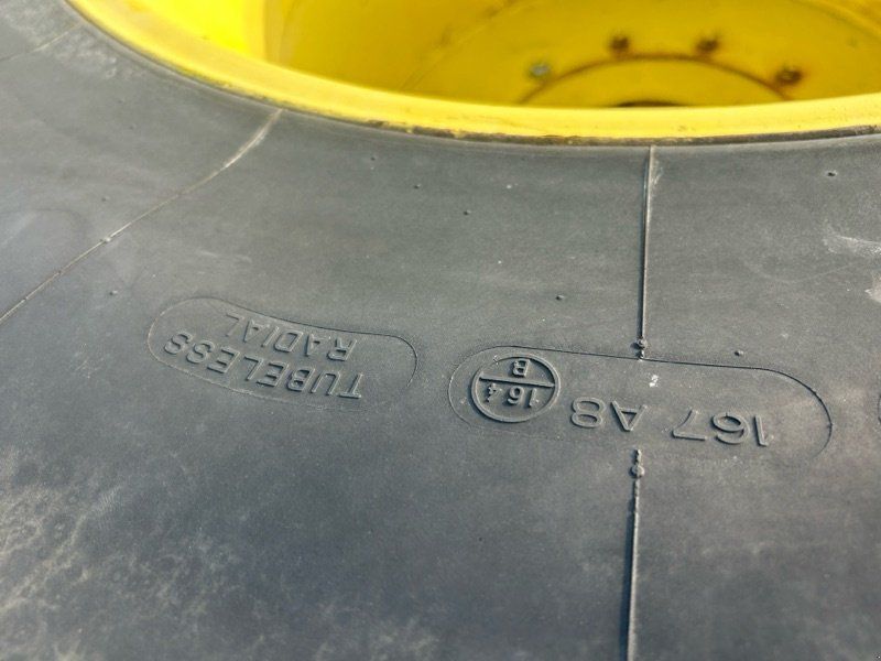 Michelin 800/65R32