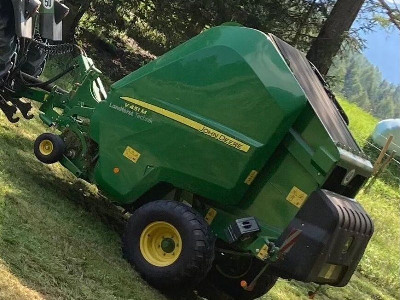 John Deere V451M