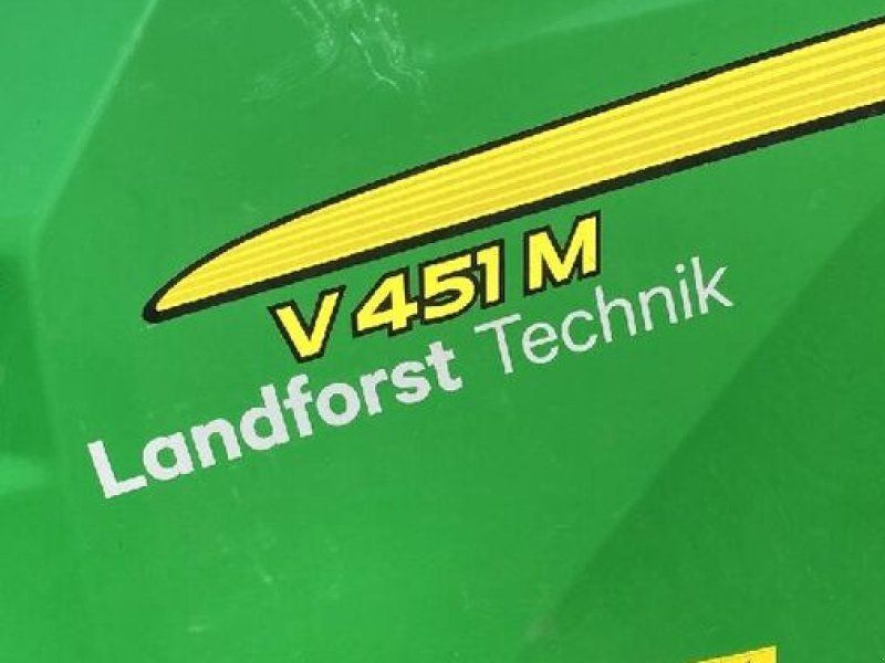 John Deere V451M